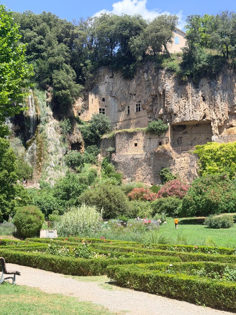 Le Jardin Troglodyte De Villecroze 