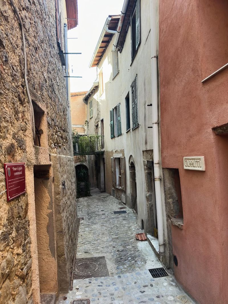 Le Village De Coaraze