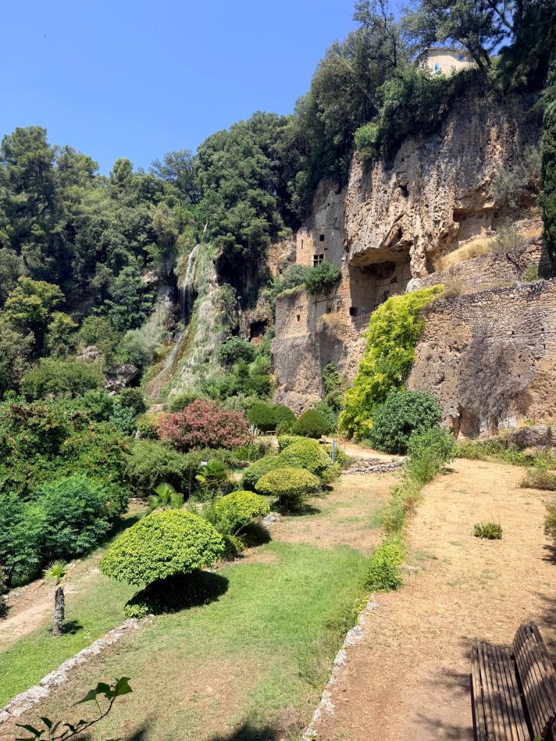 Le Jardin Troglodyte De Villecroze 