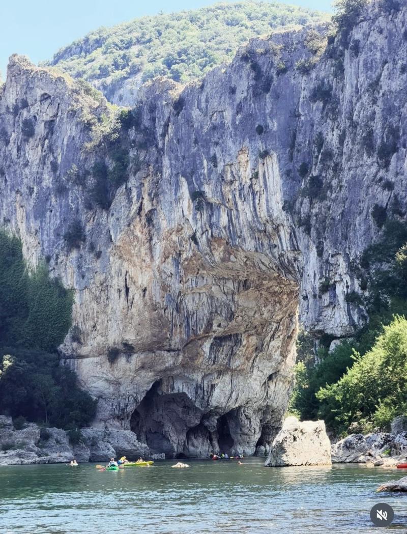 Les Gorges De L’Ardèche (Pont D’Arc)  