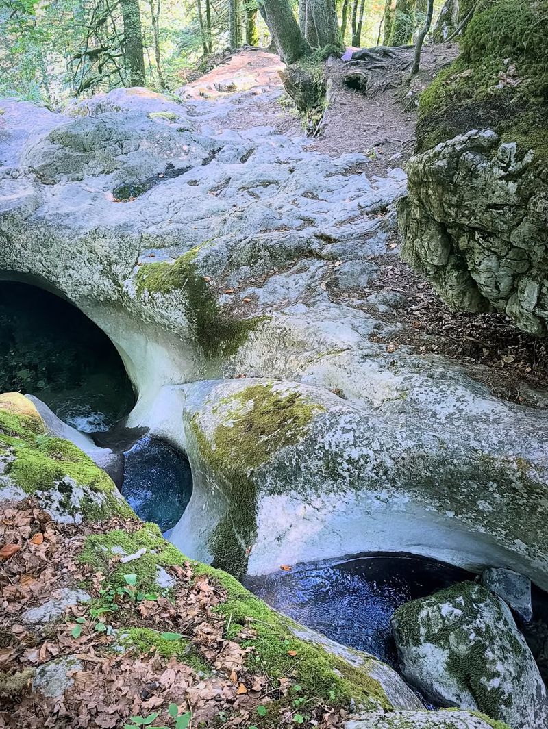 Les Marmites de Chartreux et (La Cascade Diomaz)