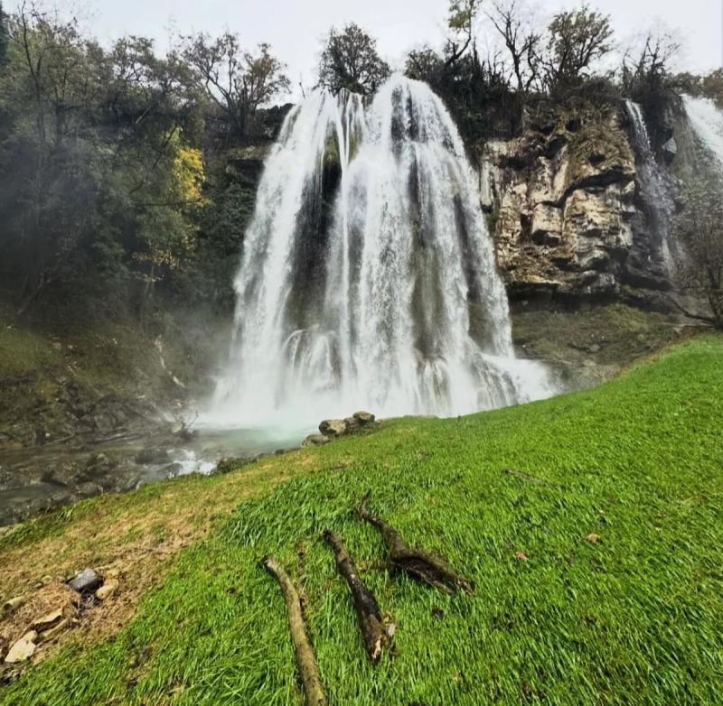 La Cascade Des Dards