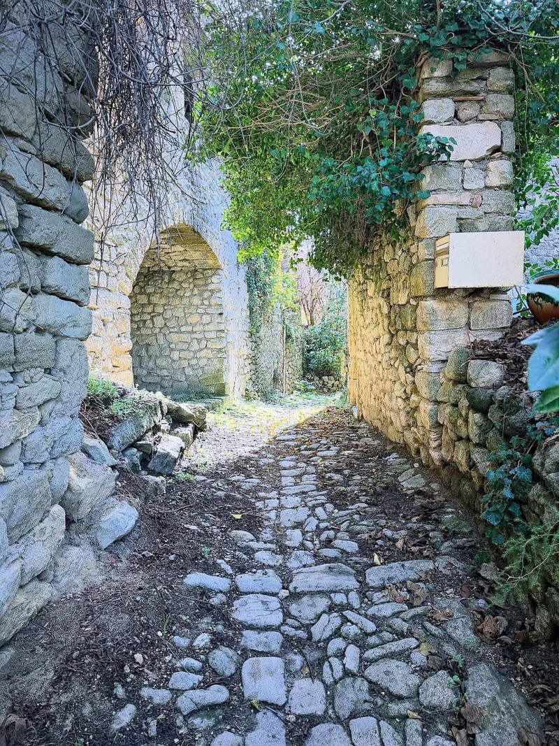 Le Village De Lurs 