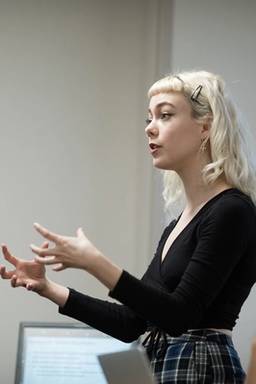 Madeleine Scott ’19 speaks in her seminar class.