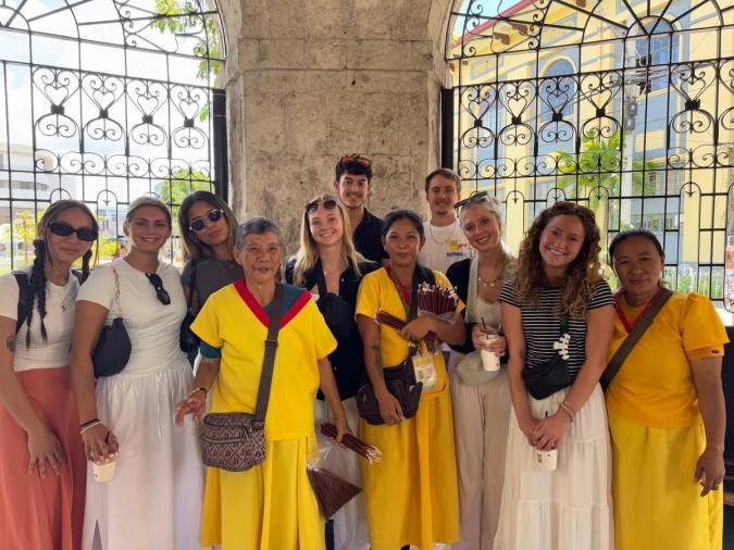Rollins study abroad students with Filipino locals 