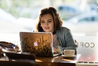 A student works at Barnie’s CoffeeKitchen on original content for the company’s blog.