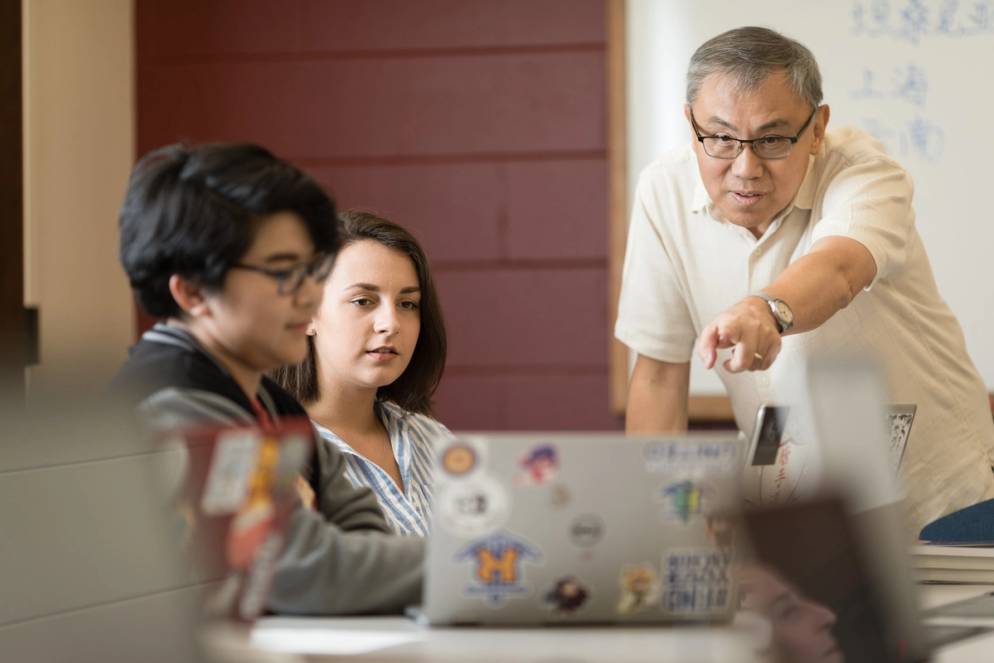 Rollins professor Li Wei engaging his students in discussion.