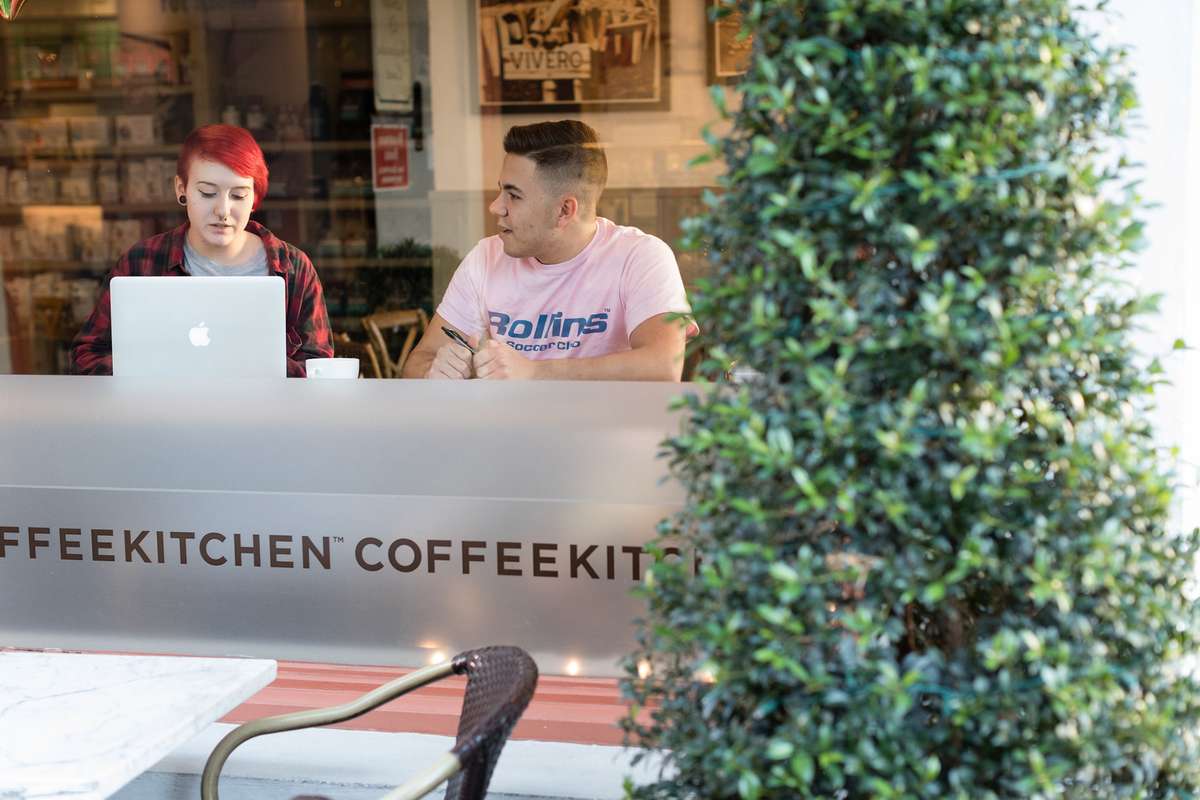 Students sit in the window seats at Barnie’s CoffeeKitchen on Park Avenue collaborating on original blog content.