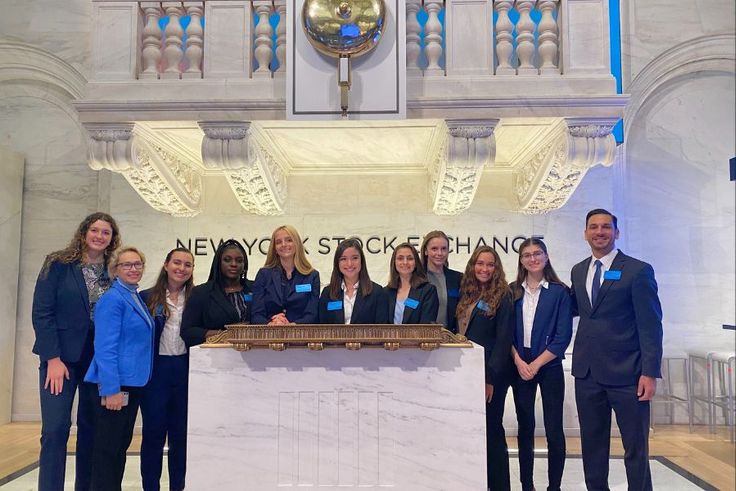 Lauren Barry ’24 alongside her Women in Finance cohort