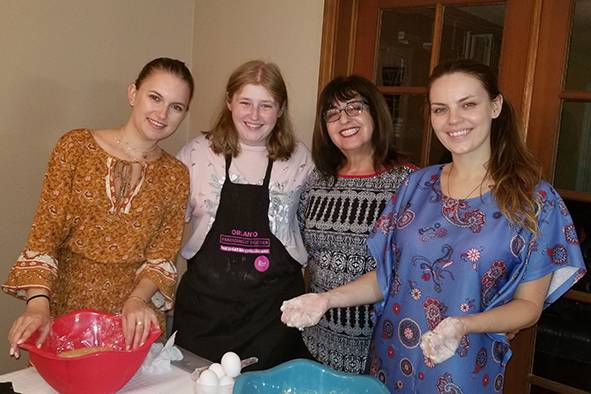 Rollins College students making traditional jewish dishes.