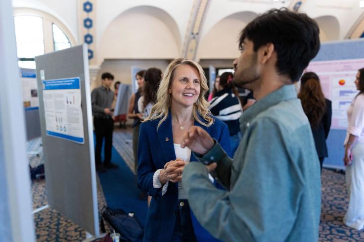 President Barnett discusses a student’s project during the Scholarship Showcase.