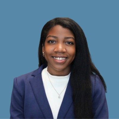 Taylor Evans headshot