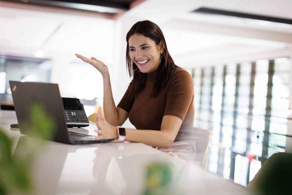 A Rollins College admission counselor connects with a student virtually.