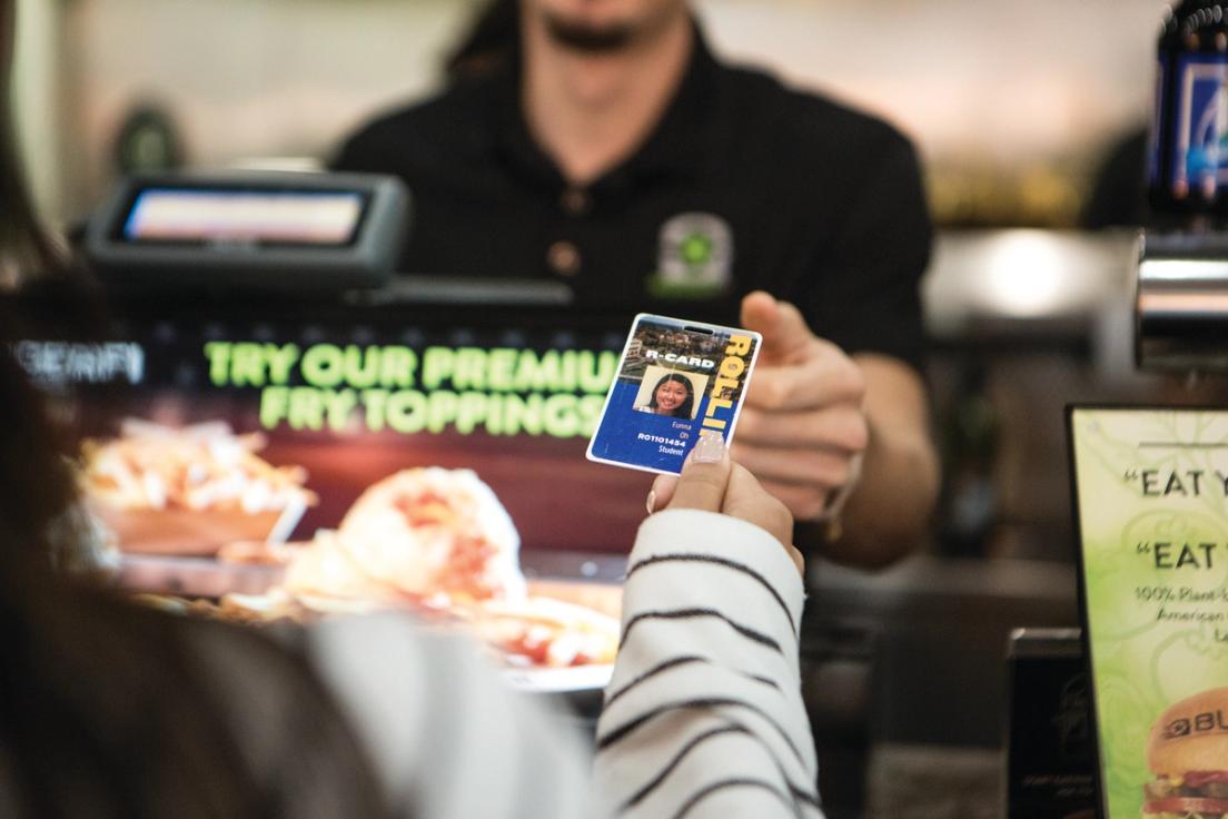 A student uses her R-card at Burger-Fi.