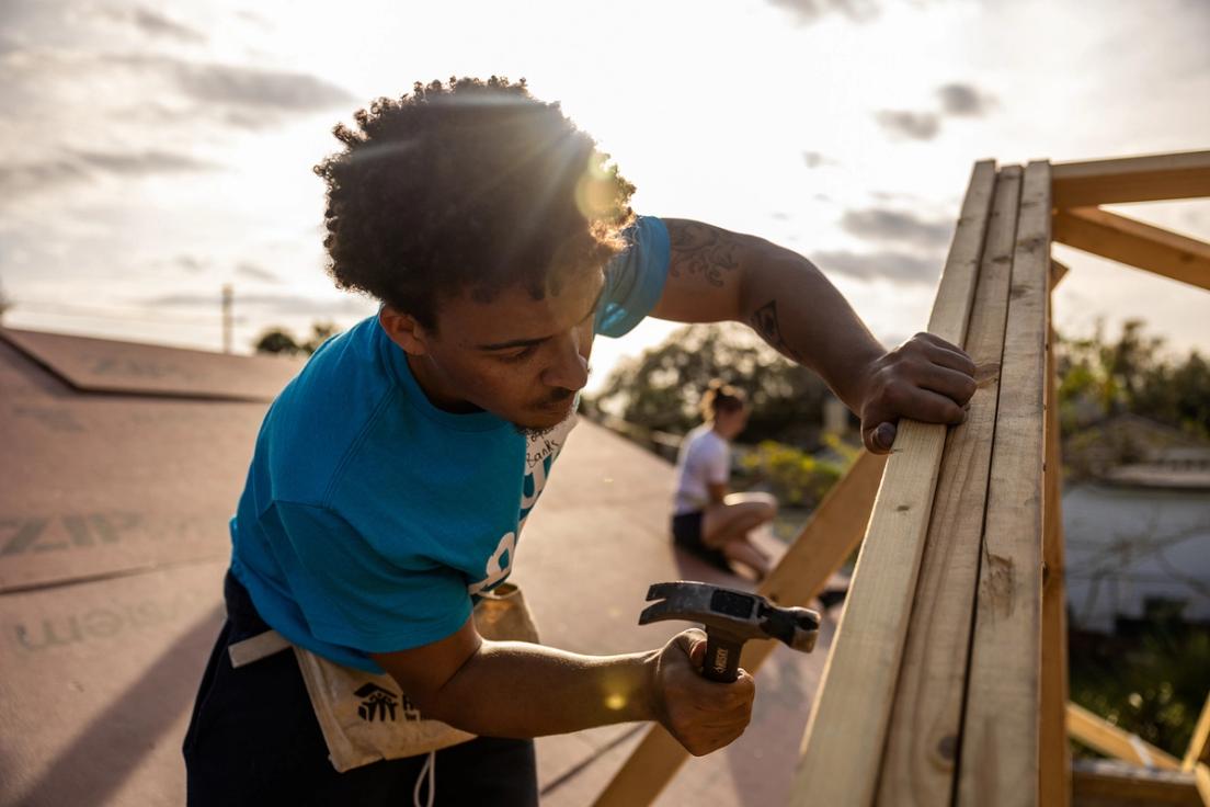 Student working with Habitat for Humanity for Thaddeus & Polly Seymour Acts of Kindness Day