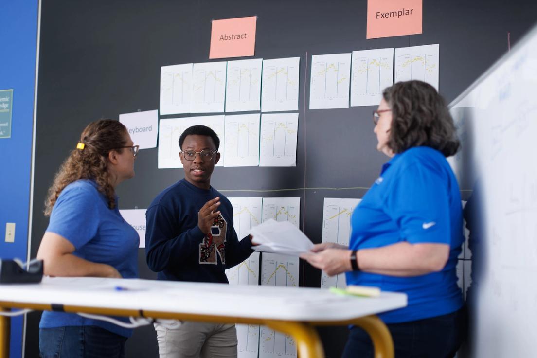 Rollins student Nchimunya Mwiinga researching alongside computer science professor Valerie Summet and psychology professor Jennifer Queen