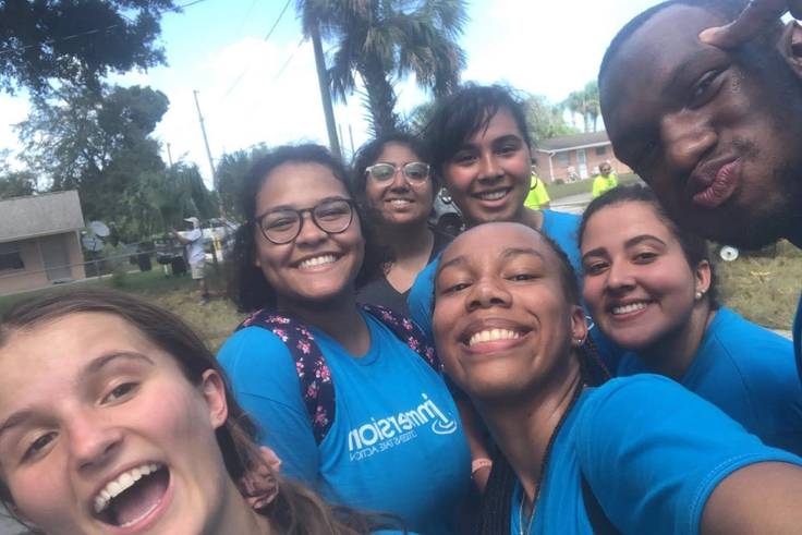Angelica Rivera ’23 and fellow students on an Immersion with Habitat for Humanity.