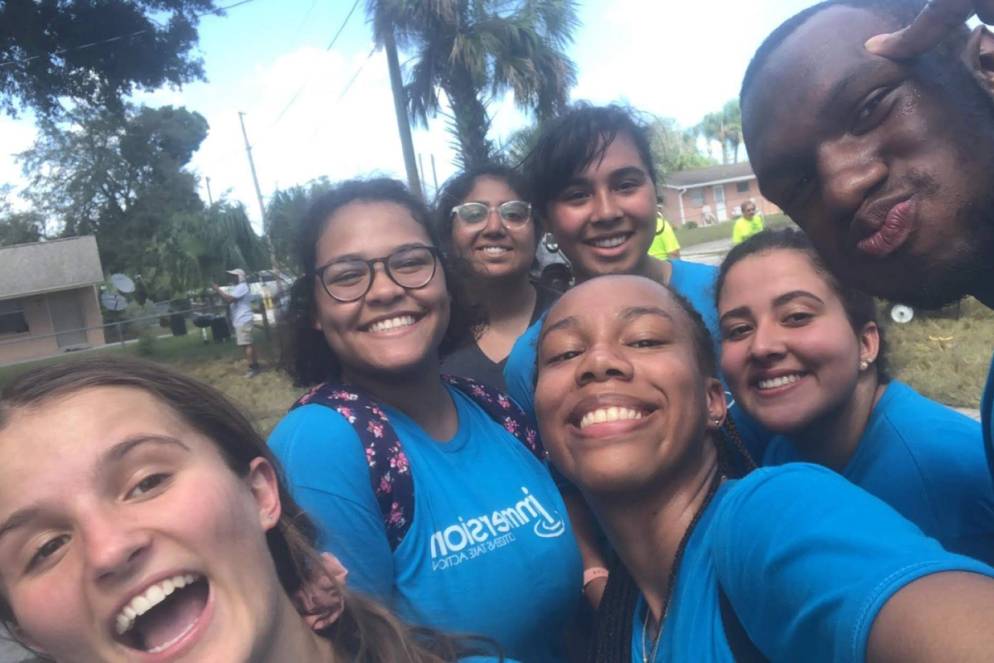 Angelica Rivera ’23 and fellow students on an Immersion with Habitat for Humanity.