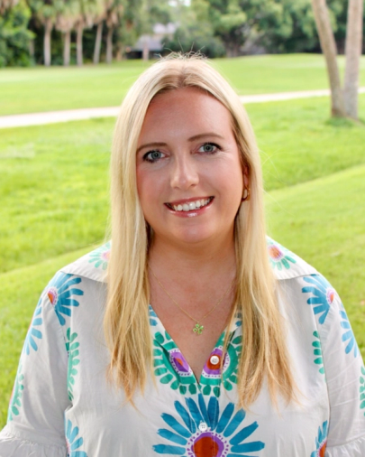 Outdoor headshot of Jasmine Skinner.