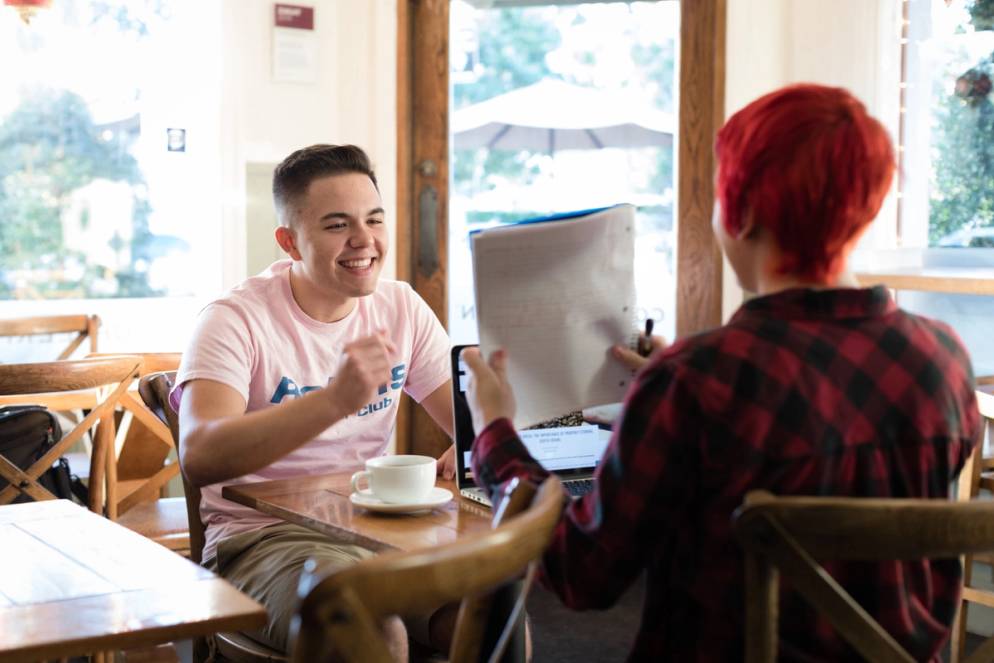 Noah Gutierrez ’21 and Claire Lambert ’21 brainstorm creative ways to write about properly storing coffee beans.