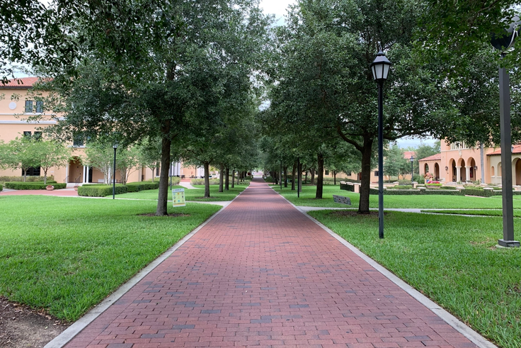 Rollins walkway that leads to the center of campus.