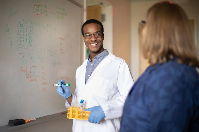 A student and professor work one on one in a biochemistry lab at Rollins.