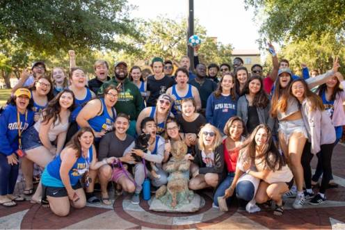 Students pose with the Fox statue on Tars Plaza on Fox Day.
