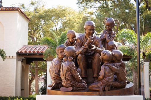 Mister Rogers statue on Rollins College campus