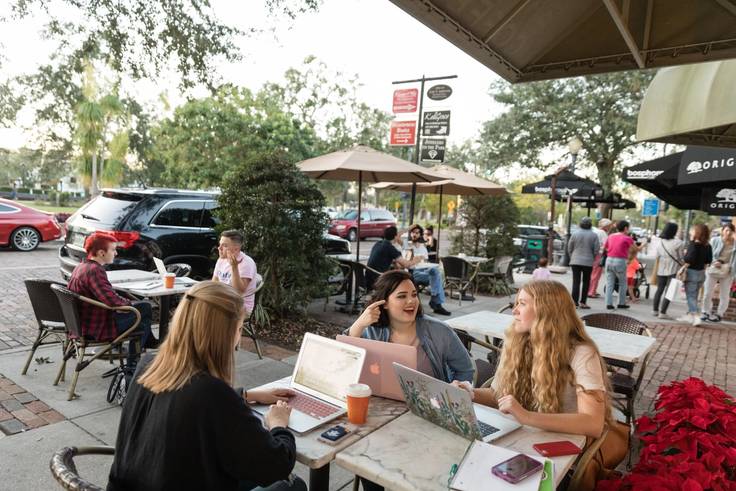 Students collaborate on blog content for local favorite Barnie’s CoffeeKitchen outside on Park Avenue.