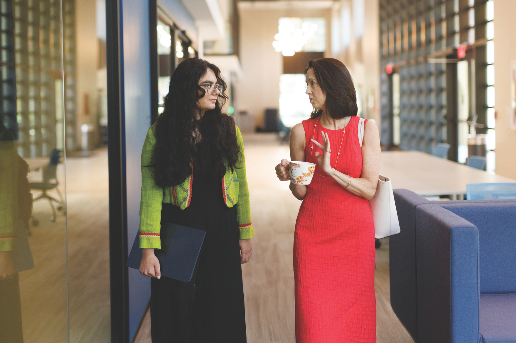 Ferah Shaikh '24 and Kimberly Dennis, director of the Office of External Fellowships and Scholarships