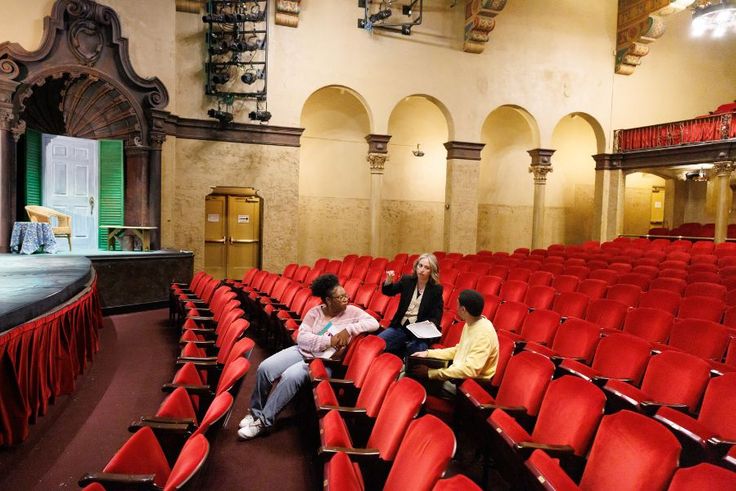 Professor DiQuattro talking with Yasmine Hudson ’27 and Max Payton ’27 inside the Annie Russell Theatre