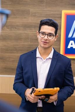A student talks with his manager during an ALDI internship.