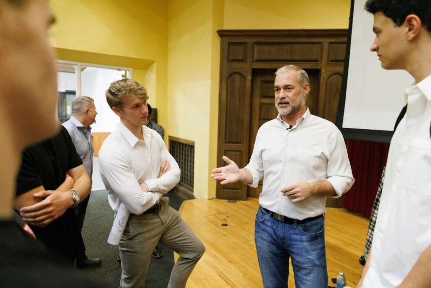 An alumni mentor speaks with a small group of Rollins students.