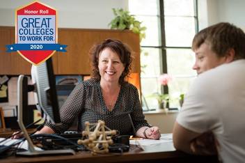 Fiona Harper advises a student one-on-one in her office.