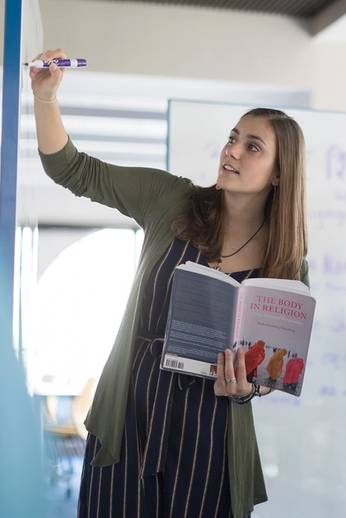 Jacqueline Bengtson ’22  in the Social Impact Hub.