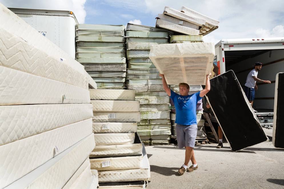 Student carrying a mattress to be broken down on SPARC Day, Rollins’ annual day of service for incoming students.