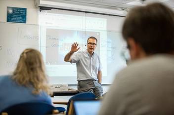 Photo of Political Science Professor Mike Gunter teaching a class. 