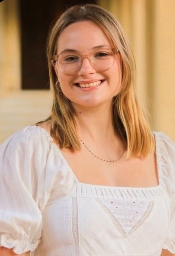 Abbey Matusik Headshot
