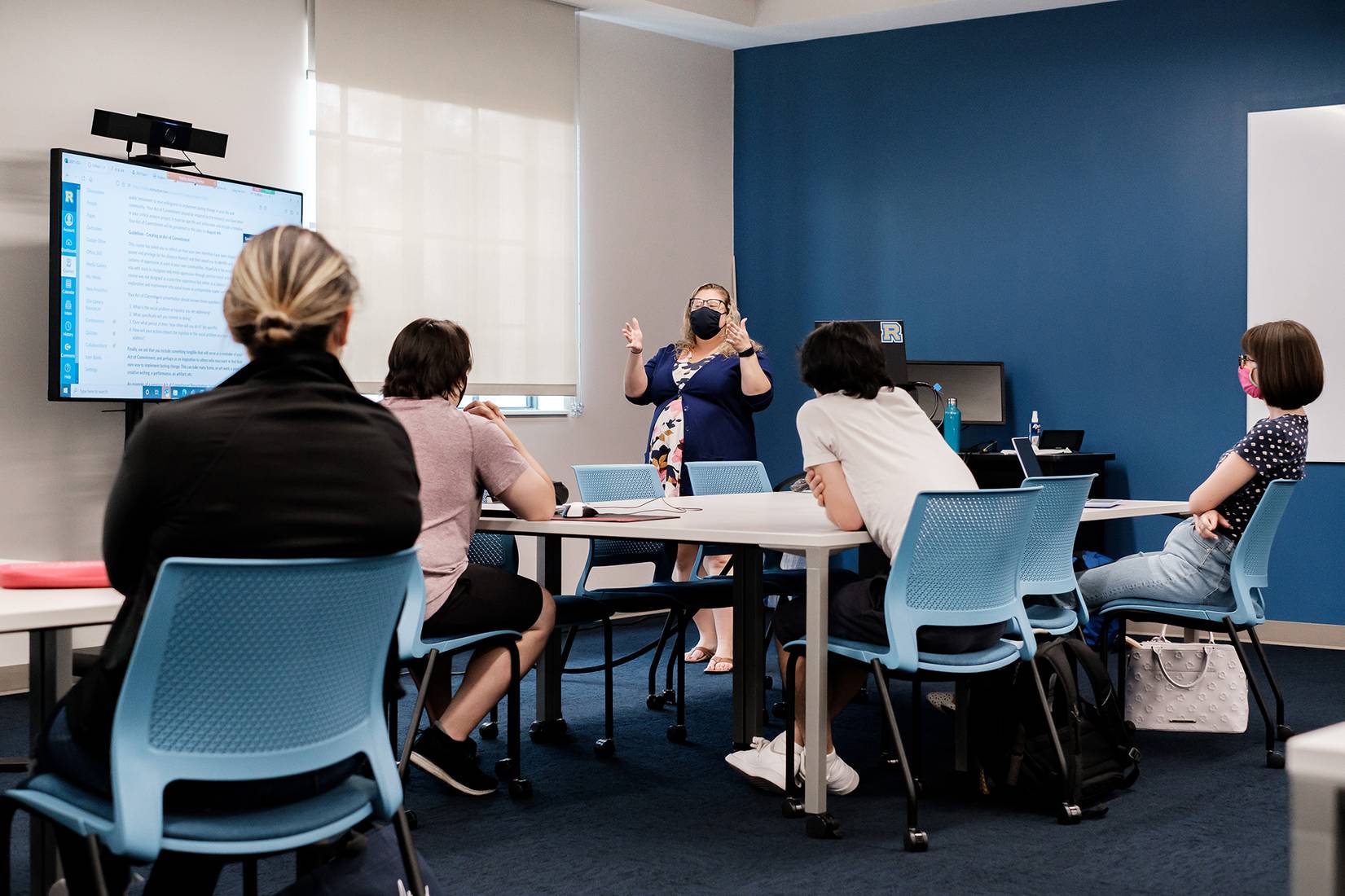 A classroom of Hamilton Holt School students discuss Rollins’ signature approach to liberal arts education.