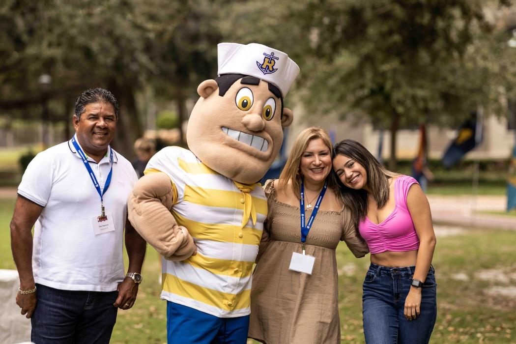 A Rollins family poses with the college's mascot Tommy the Tar. 