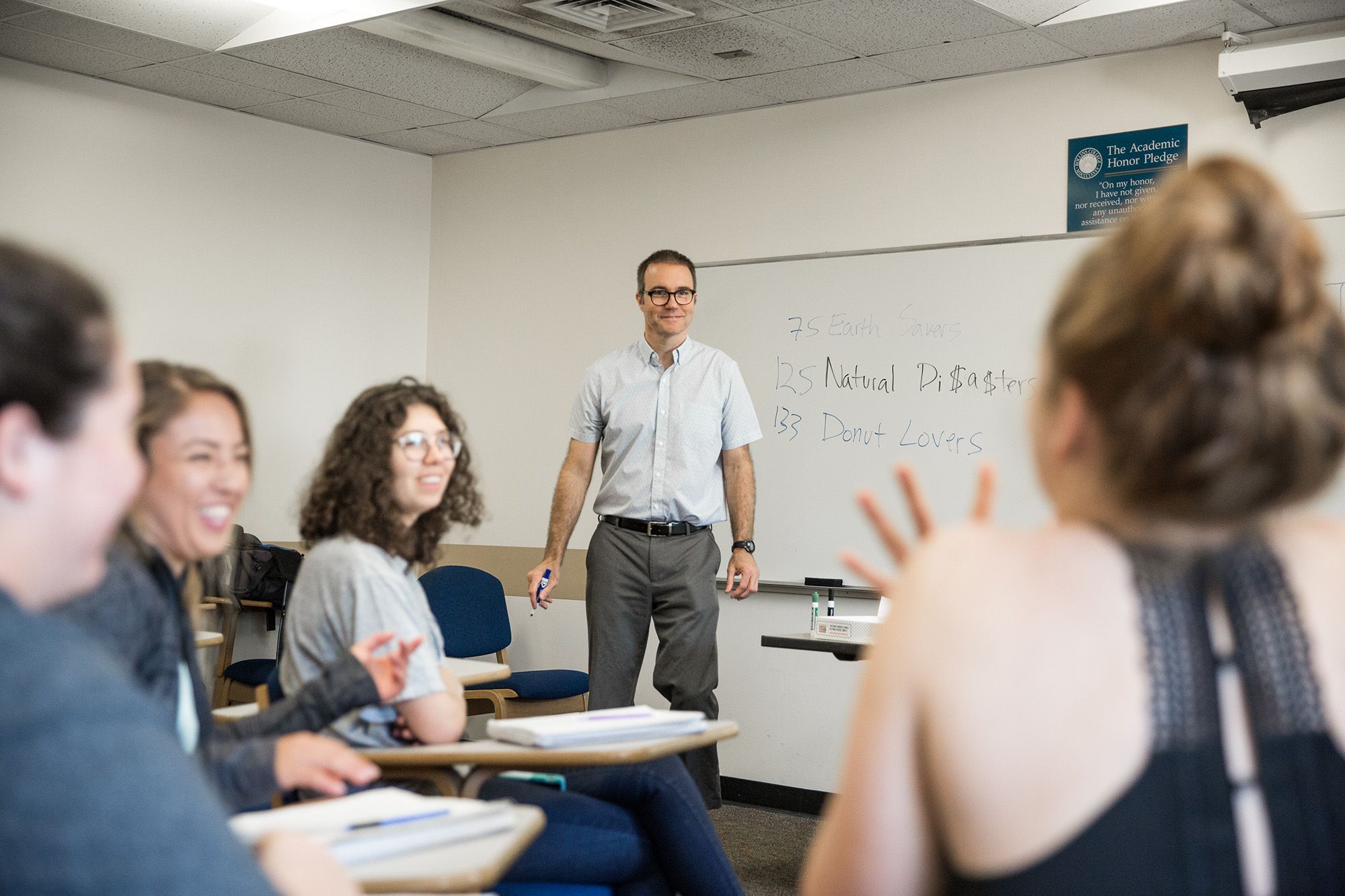 Political science professor Mike Gunter discusses foreign policy with his students.