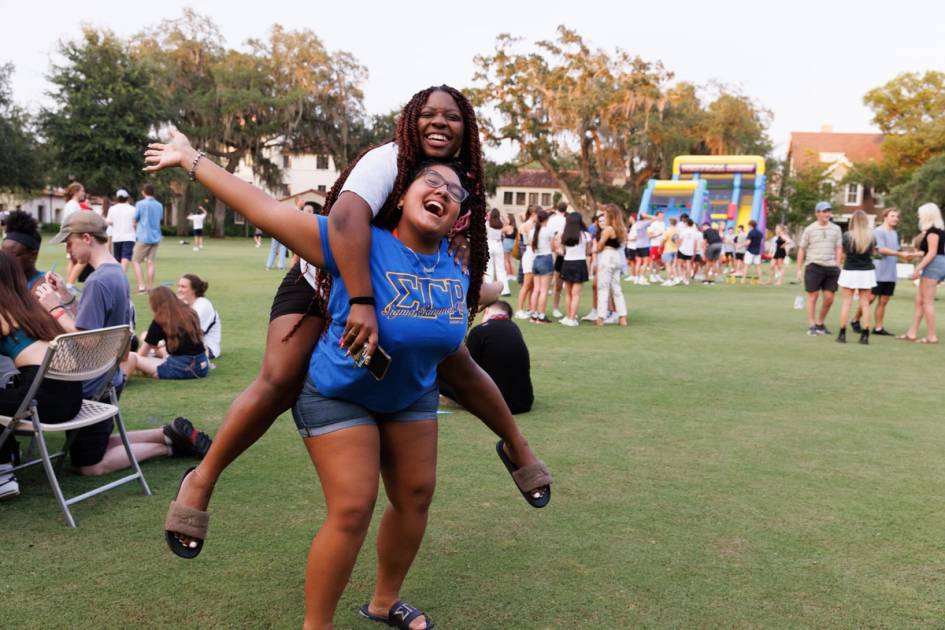 Rollins EMBARK students enjoy time together on Mills Lawn