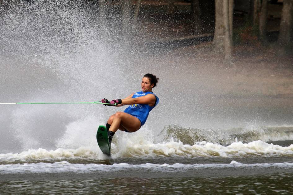 A women’s waterskier crosses the wake.