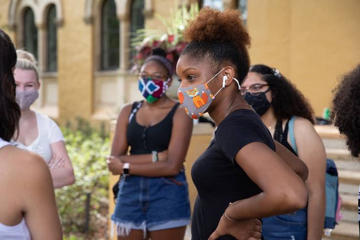 Masked-up students during fall 2020 orientation.