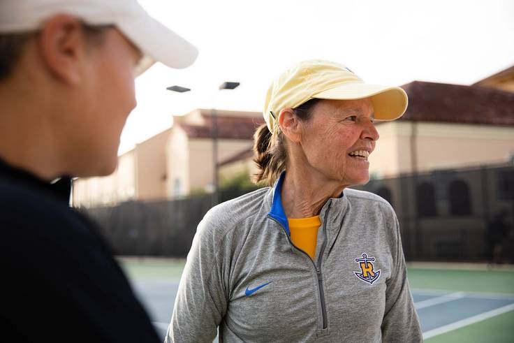 Kaiser and Hutnick on a tennis court.