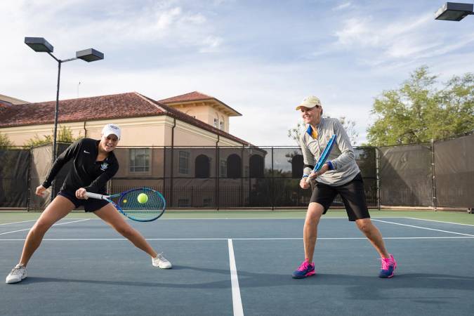 Kaiser and Hutnick on the tennis court practicing.