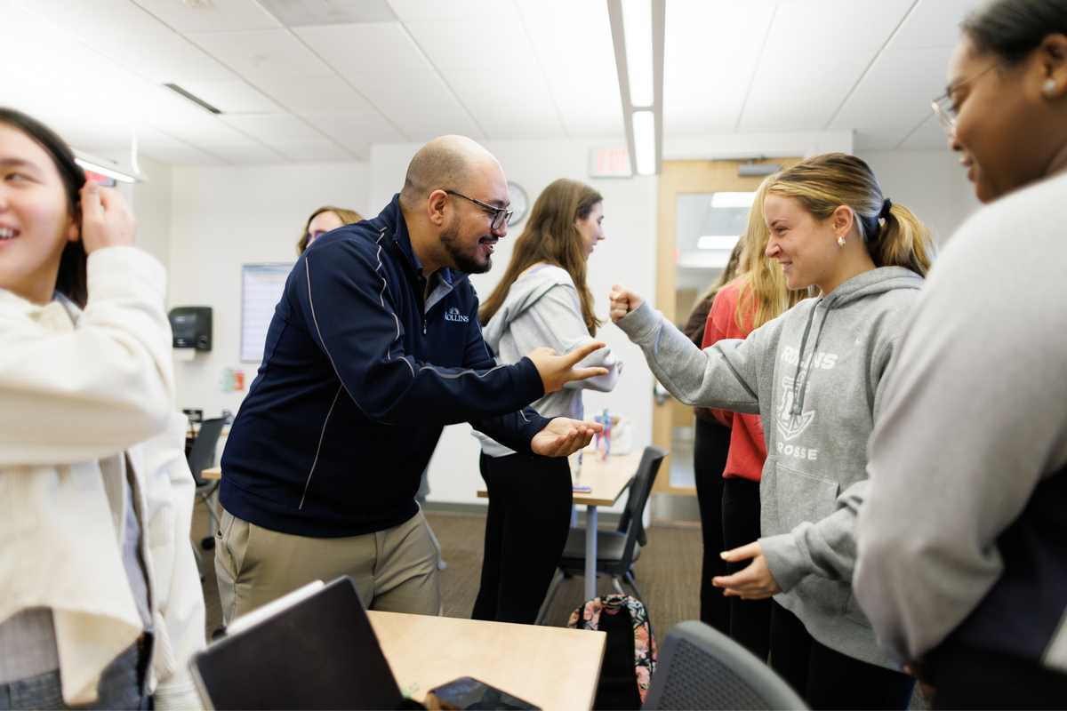 A professor and student do an icebreaker activity during Intersession.