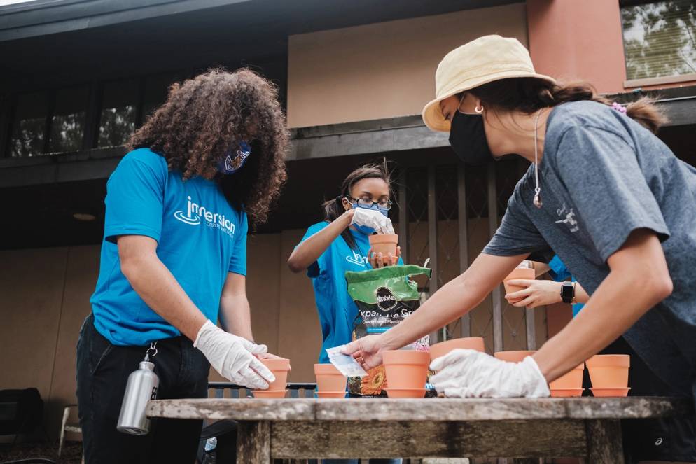 Students planting pots during an Immersion experience on campus.