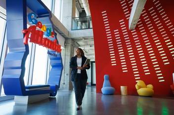 Rollins Professional Advancement alum Tiffany Jones '16 at Google.