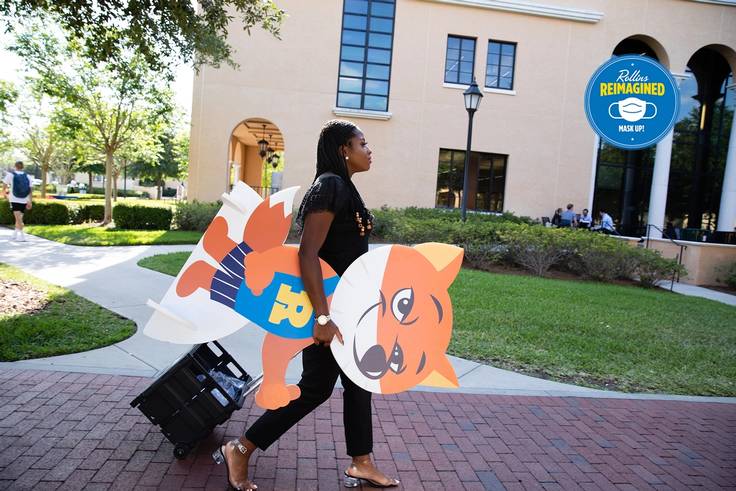 Student carrying #RollinsLife swag across campus.
